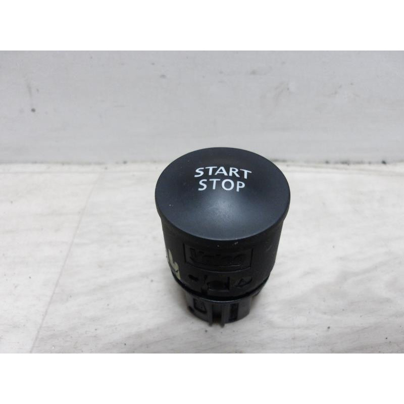 Bouton/Interrupteur RENAULT CLIO 4 PHASE 2 d’occasion