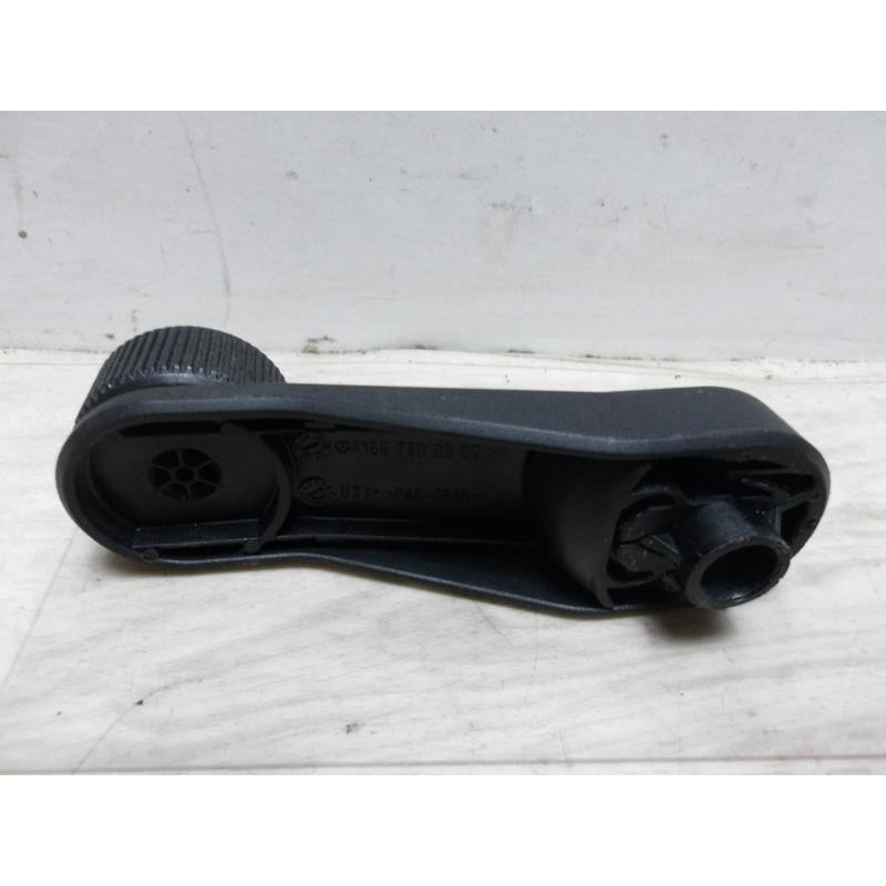 Manivelle de leve vitre MERCEDES CLASSE A 169 PHASE 1 d’occasion