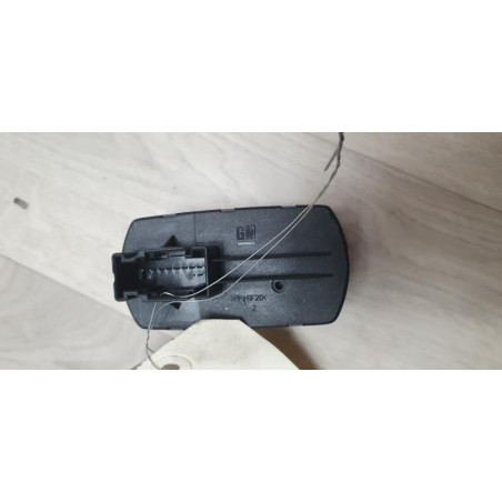 Interrupteur de leve vitre avant gauche OPEL CORSA D PHASE 1 d’occasion