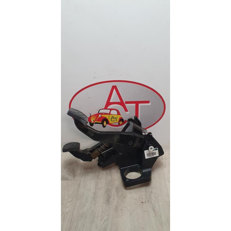 Pedalier d'embrayage MERCEDES CLASSE A 169 PHASE 1 d’occasion