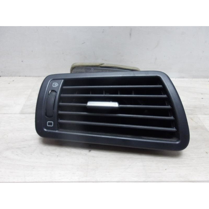 Aerateur tableau de bord avant gauche PEUGEOT 807 d’occasion