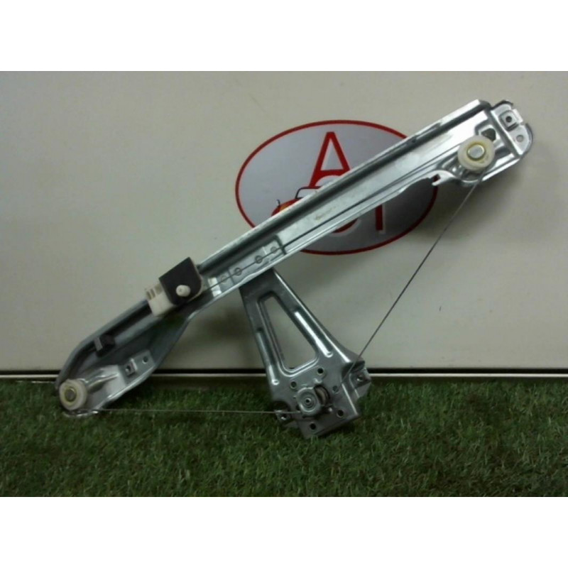 Leve vitre mecanique arriere droit RENAULT CLIO III PHASE 1 d’occasion