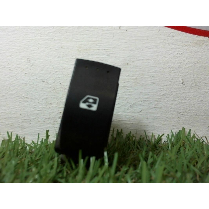 Interrupteur de leve vitre arriere droit RENAULT ESPACE IV PHASE 1 d’occasion