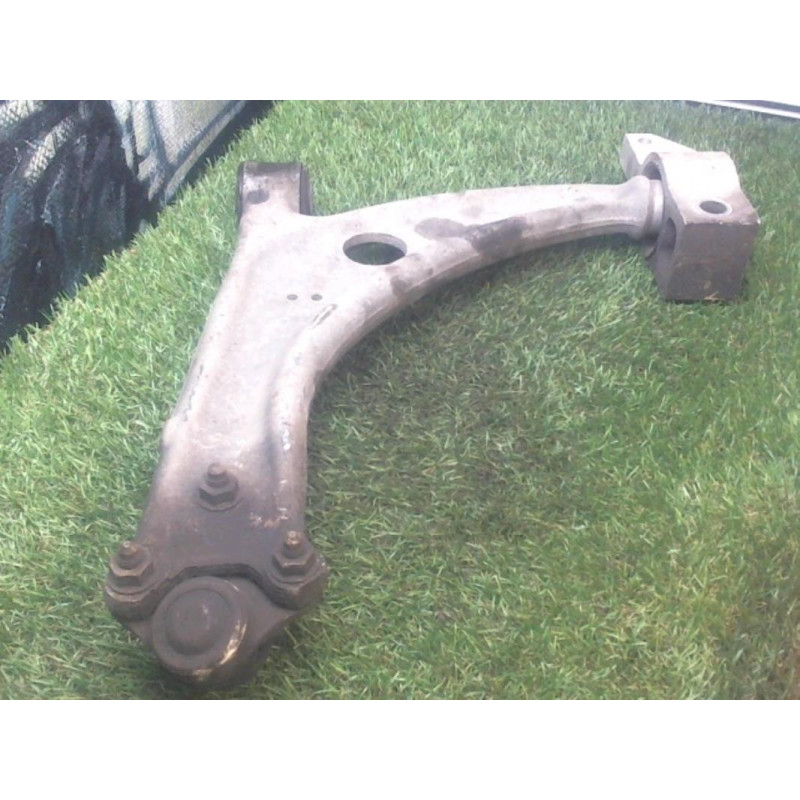 Triangle avant droit VOLKSWAGEN PASSAT VI (3C2/362) d’occasion