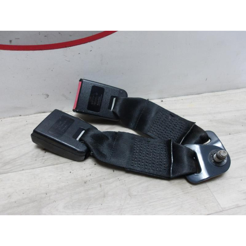 Attache ceinture arriere droit DACIA SANDERO 1 d’occasion