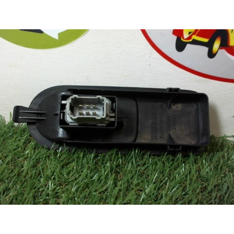 Interrupteur de leve vitre avant droit RENAULT SCENIC II PHASE 2 d’occasion