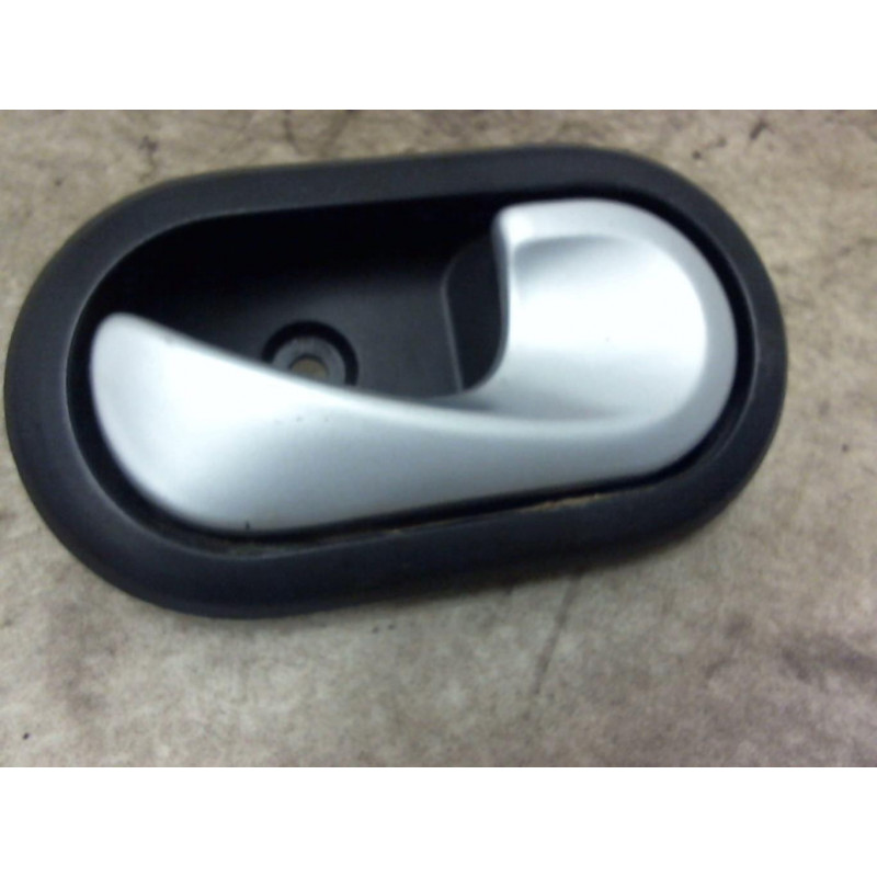 Poignee interieur arriere droit DACIA SANDERO 1 d’occasion