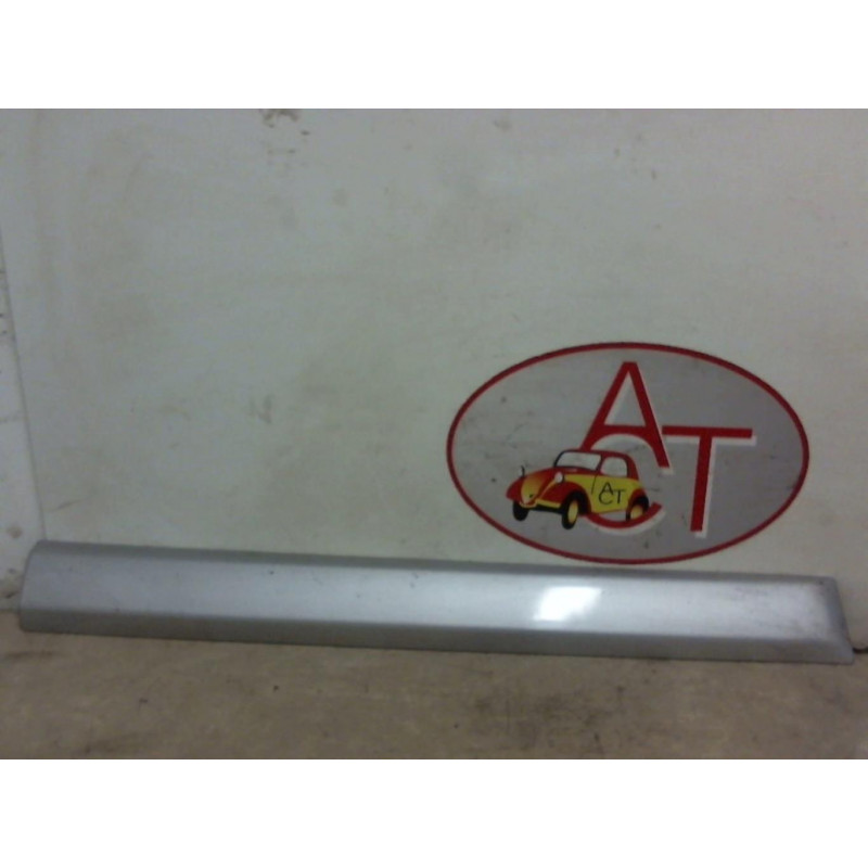 Baguette de porte avant gauche DACIA SANDERO 1 d’occasion