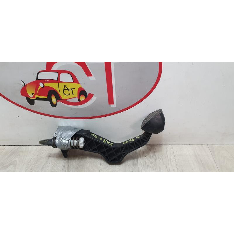 Pedalier d'embrayage VOLKSWAGEN GOLF 4 d’occasion