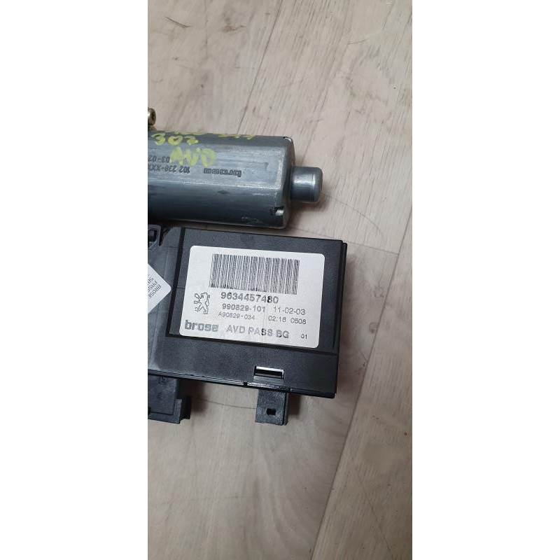 Moteur leve vitre avant droit PEUGEOT 307 PHASE 1 d’occasion
