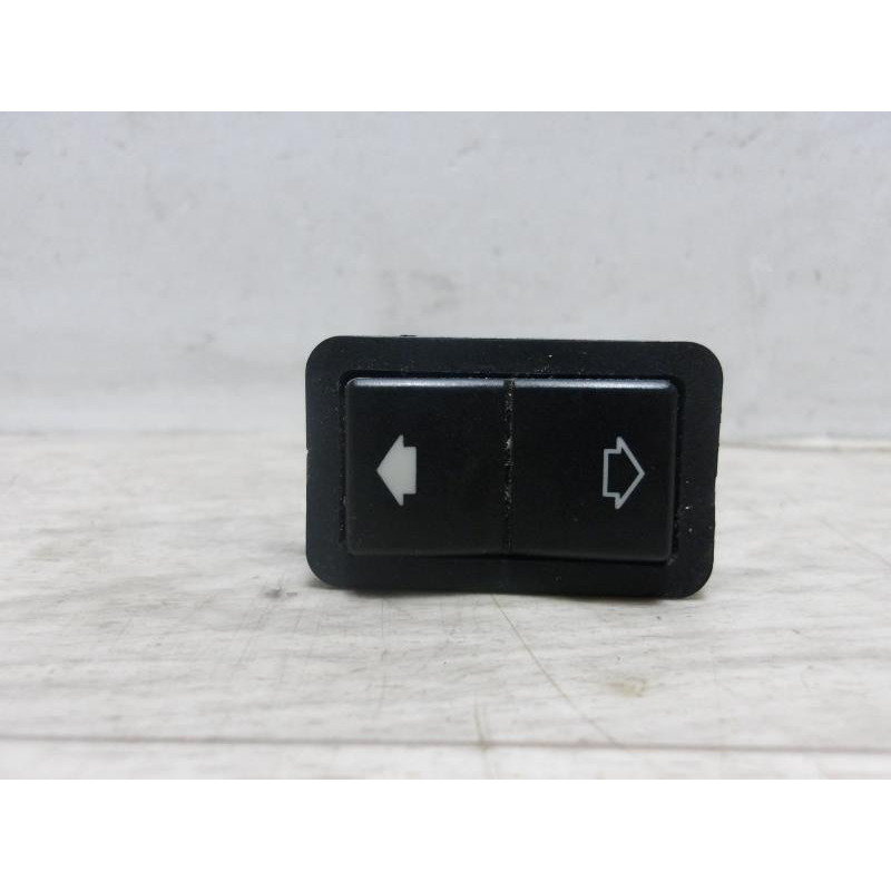 Interrupteur de leve vitre arriere droit BMW SERIE 5 E39 PHASE 2 d’occasion