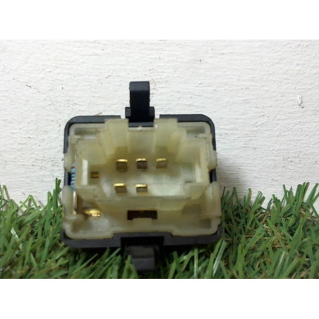 Interrupteur de leve vitre avant droit VOLKSWAGEN GOLF III d’occasion