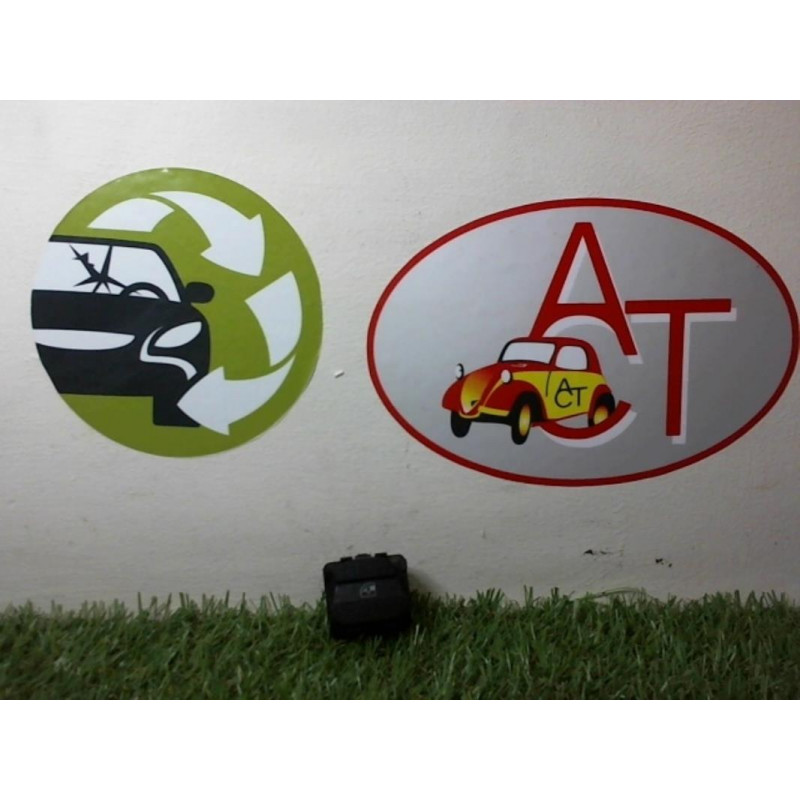 Interrupteur de leve vitre avant droit VOLKSWAGEN GOLF III d’occasion