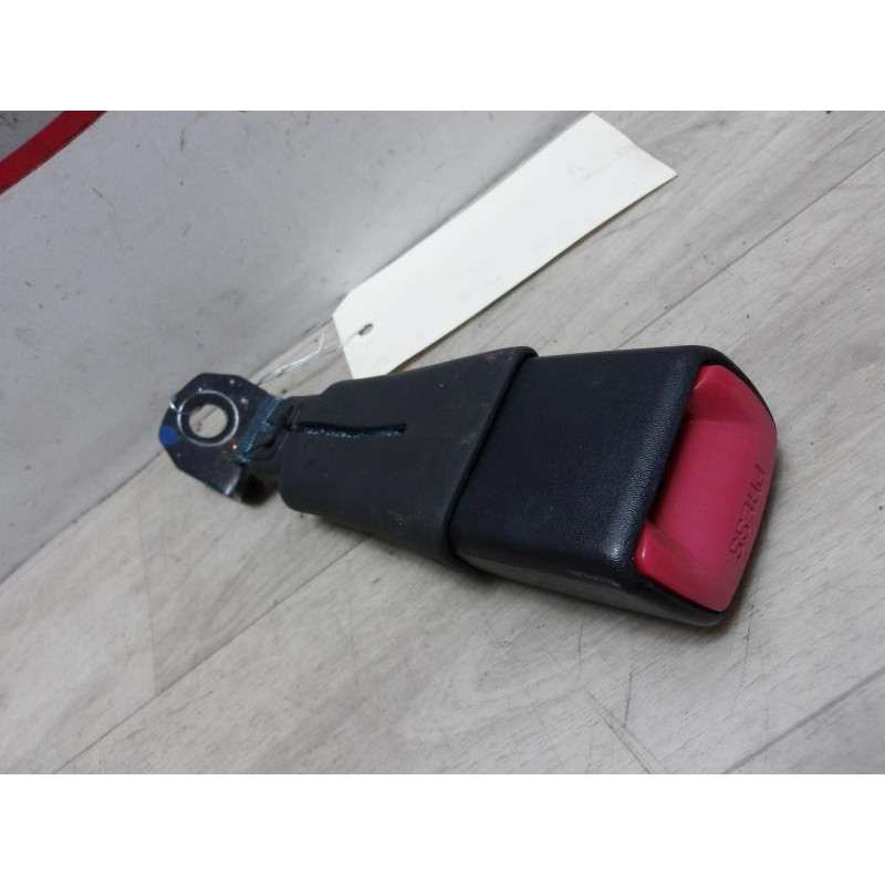 Attache ceinture arriere droit SUZUKI SWIFT 4 d’occasion