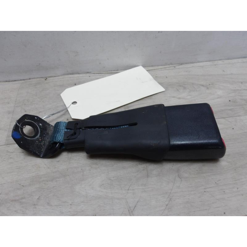 Attache ceinture arriere droit SUZUKI SWIFT 4 d’occasion