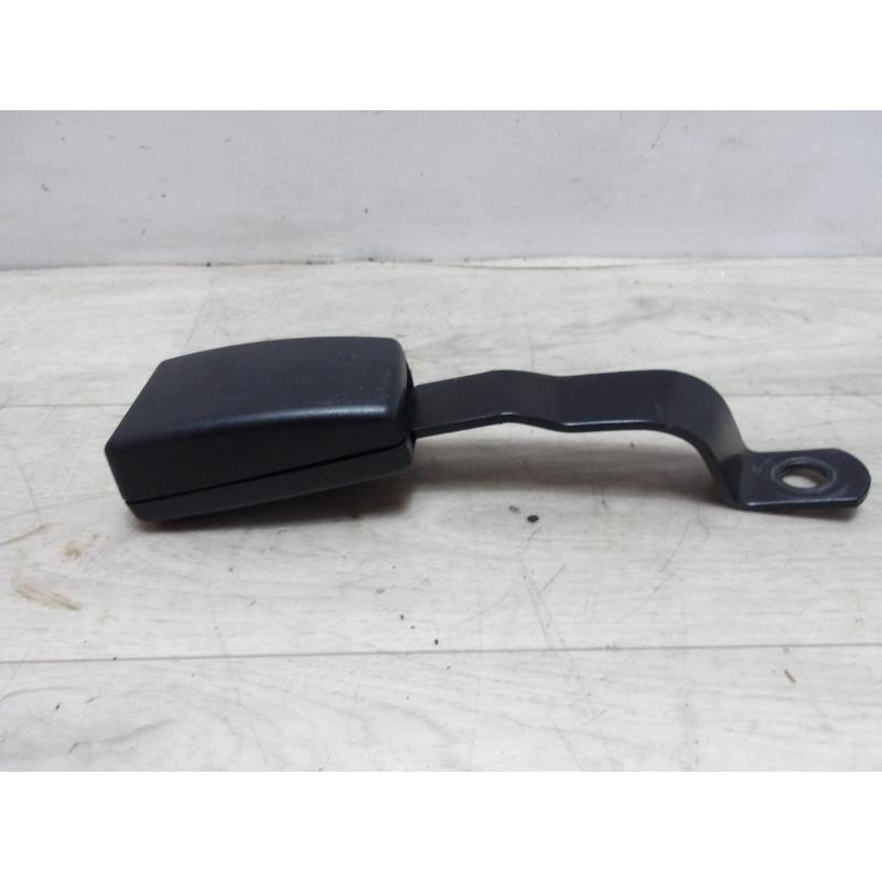 Attache ceinture avant droit VOLKSWAGEN FOX d’occasion