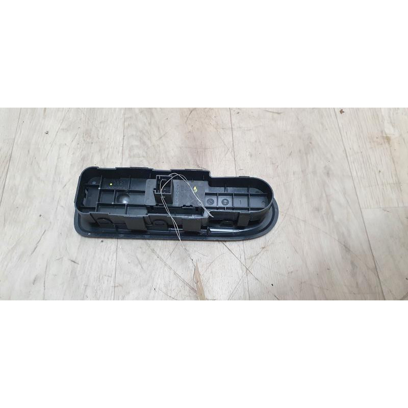 Interrupteur de leve vitre avant droit PEUGEOT 308 1 PHASE 1 d’occasion