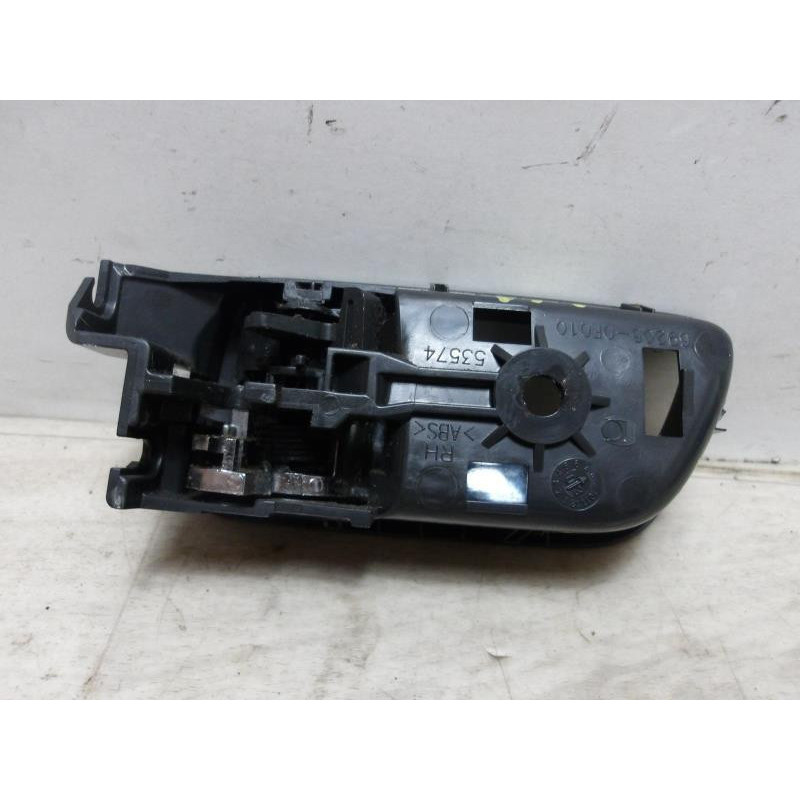 Poignee interieur arriere droit TOYOTA COROLLA VERSO 2 PHASE 1 d’occasion