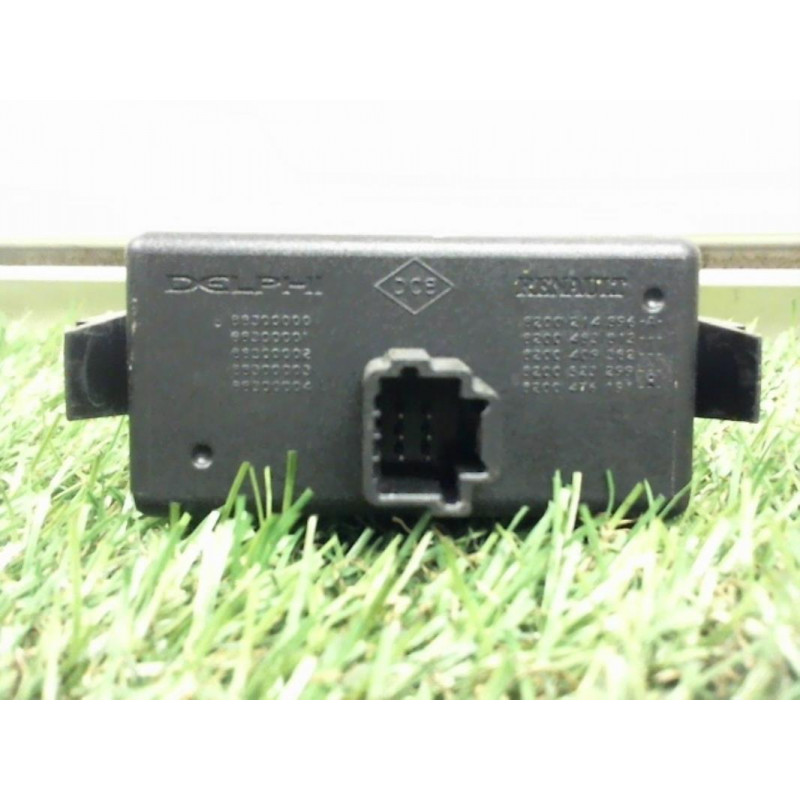 Bouton de warning RENAULT CLIO III PHASE 1 d’occasion