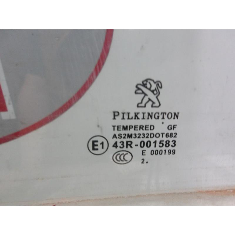 Vitre arriere droit PEUGEOT 208 1 PHASE 1 d’occasion