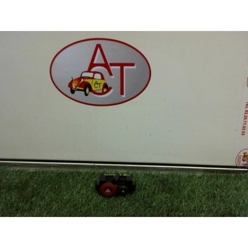 Bouton de warning RENAULT CLIO III PHASE 1 d’occasion