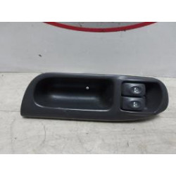 Interrupteur de leve vitre avant gauche RENAULT SCENIC 1 PHASE 2 d’occasion