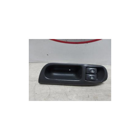 Interrupteur de leve vitre avant gauche RENAULT SCENIC 1 PHASE 2 d’occasion