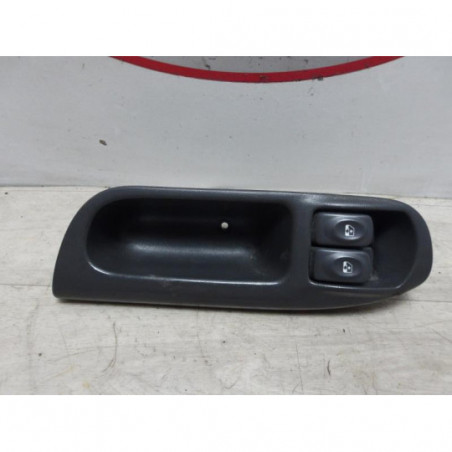Interrupteur de leve vitre avant gauche RENAULT SCENIC 1 PHASE 2 d’occasion