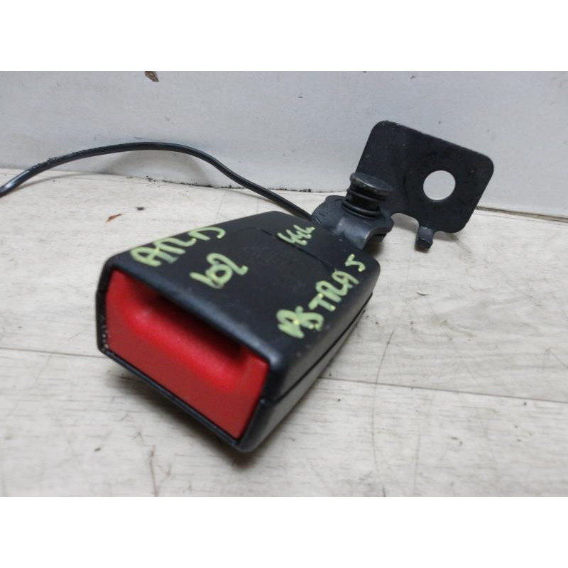 Attache ceinture arriere droit OPEL ASTRA J PHASE 1 d’occasion
