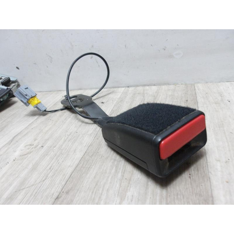 Attache ceinture avant droit PEUGEOT 208 1 PHASE 1 d’occasion