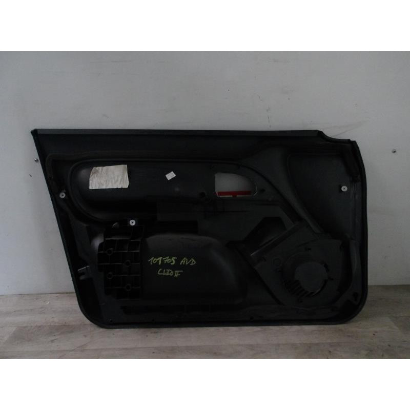 Panneau de porte avant droit RENAULT CLIO 2 CAMPUS PHASE 1 d’occasion