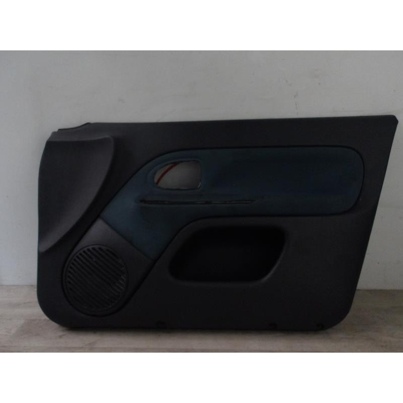 Panneau de porte avant droit RENAULT CLIO 2 CAMPUS PHASE 1 d’occasion