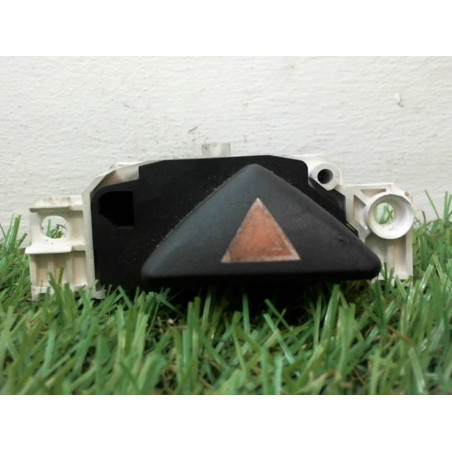 Bouton de warning FORD FOCUS d’occasion