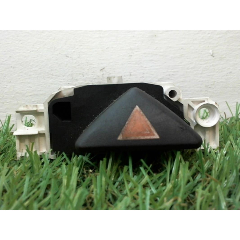 Bouton de warning FORD FOCUS d’occasion