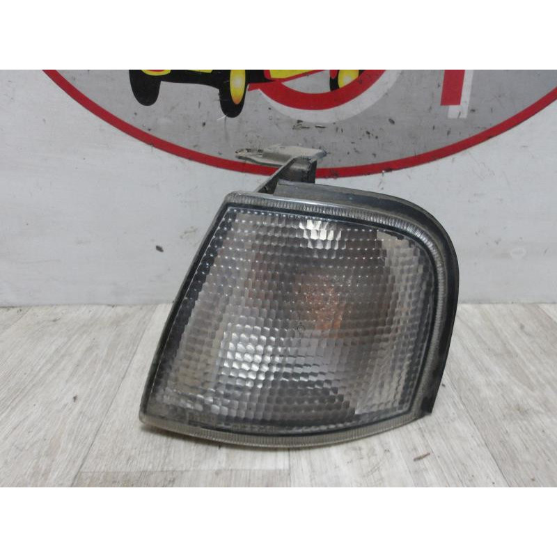 Optique avant secondaire gauche (feux)(clignotant) NISSAN  d’occasion