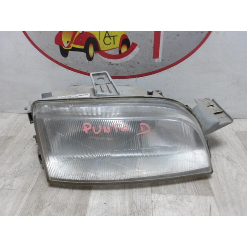 Optique avant principal droit (feux)(phare) FIAT  d’occasion