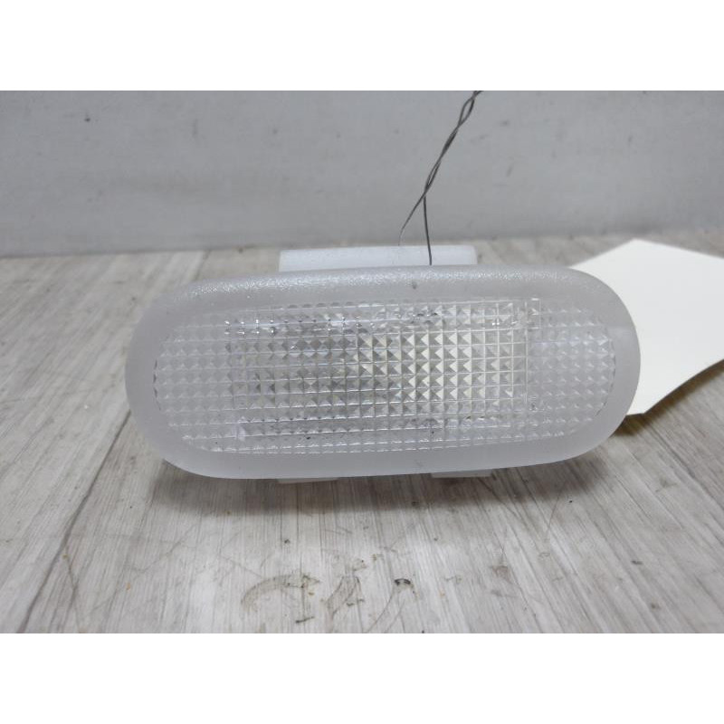 Lumiere porte avant droit RENAULT SCENIC 4 d’occasion