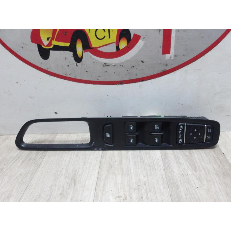 Interrupteur de leve vitre avant gauche RENAULT CLIO 4 PHASE 2 d’occasion