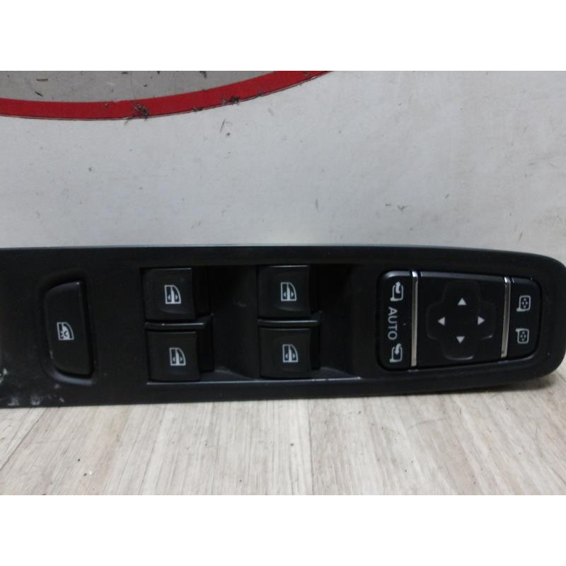 Interrupteur de leve vitre avant gauche RENAULT CLIO 4 PHASE 2 d’occasion