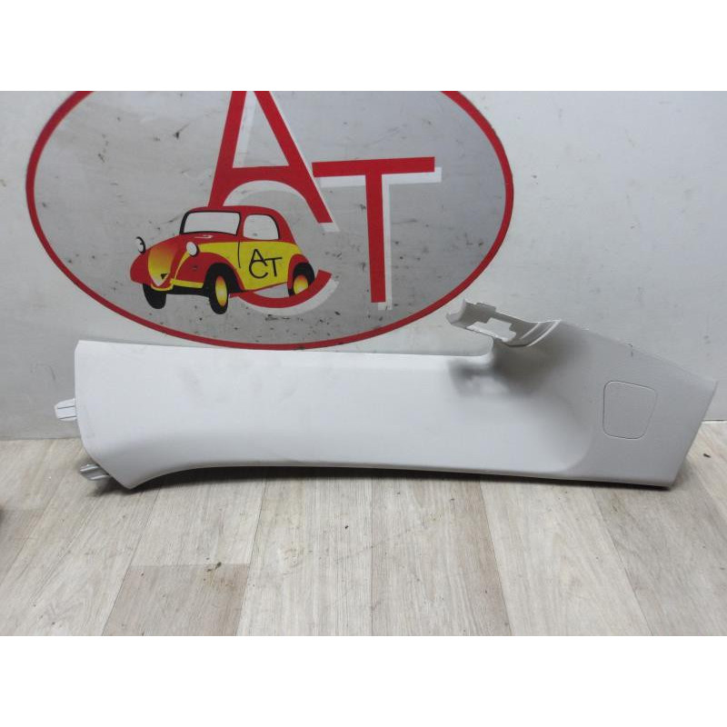 Garniture laterale Avant droite RENAULT SCENIC 4 d’occasion
