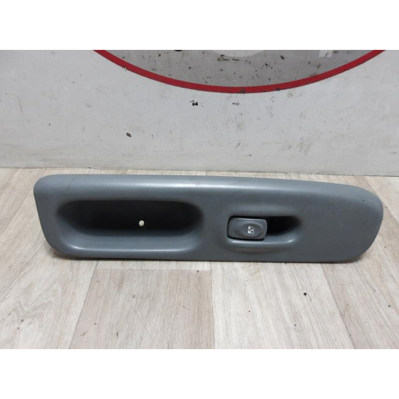 Interrupteur de leve vitre avant droit RENAULT TWINGO 1 PHASE 3 d’occasion