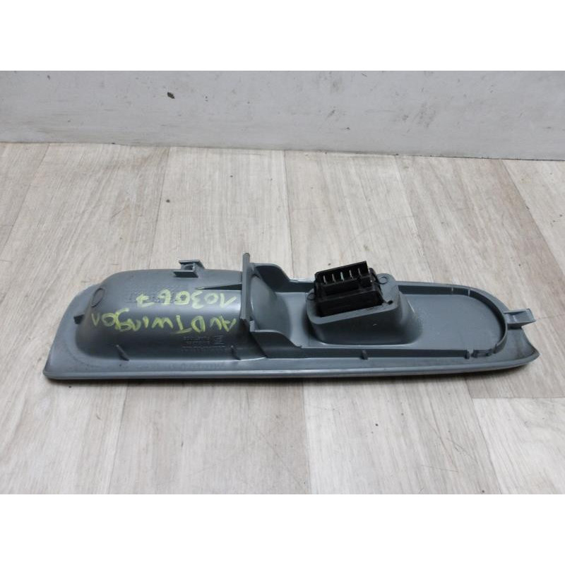 Interrupteur de leve vitre avant droit RENAULT TWINGO 1 PHASE 3 d’occasion