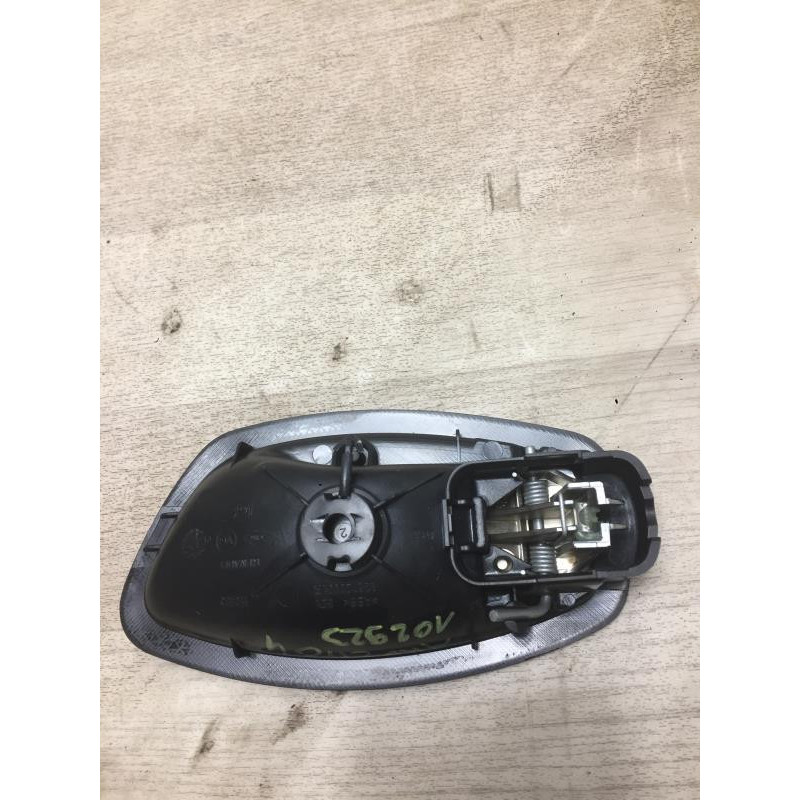 Poignee interieur arriere droit RENAULT CLIO 4 PHASE 2 d’occasion
