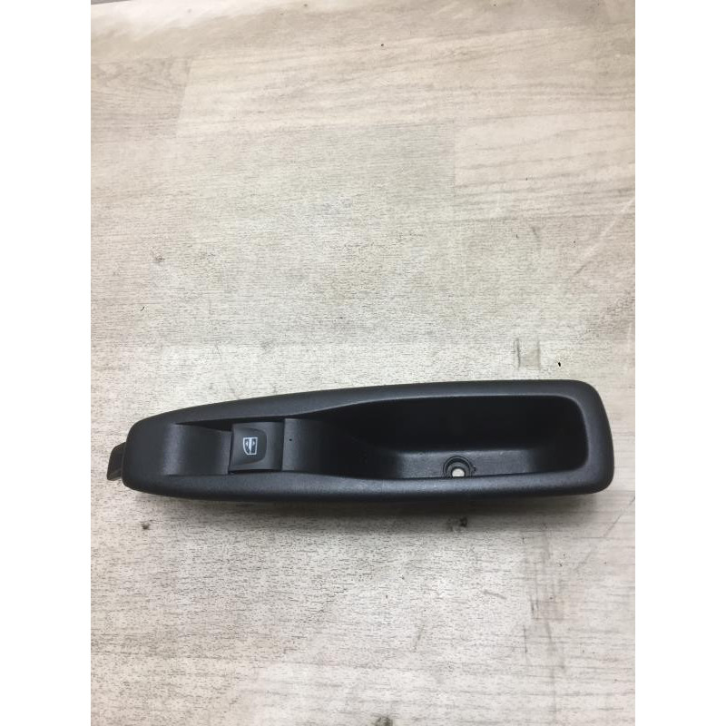 Interrupteur de leve vitre arriere droit RENAULT CLIO 4 PHASE 2 d’occasion