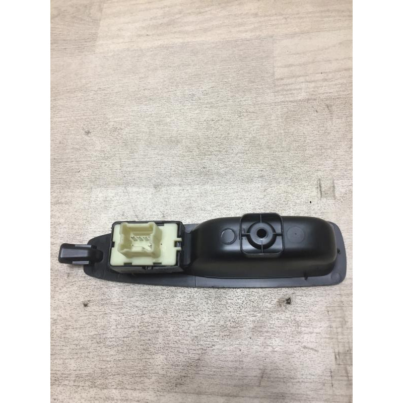 Interrupteur de leve vitre arriere droit RENAULT CLIO 4 PHASE 2 d’occasion
