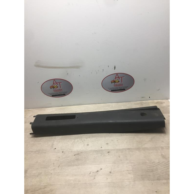Garniture laterale avant droite IVECO DAILY 4 PHASE 1 d’occasion