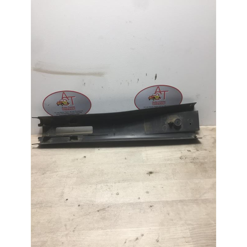 Garniture laterale avant droite IVECO DAILY 4 PHASE 1 d’occasion