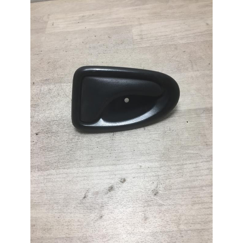 Poignee interieur avant gauche RENAULT MASTER 2 PHASE 2 d’occasion
