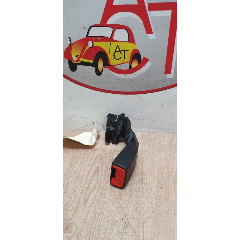 Attache ceinture arriere droit FIAT 500 2 PHASE 1 d’occasion