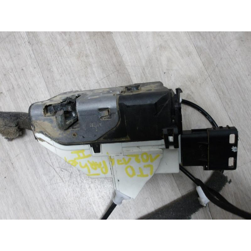 Serrure de porte laterale droite PEUGEOT  d’occasion